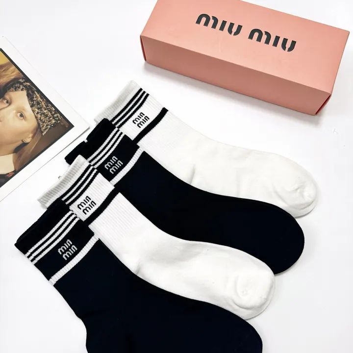 スーパーコピー ミュウミュウ 靴下