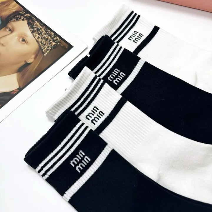 スーパーコピー ミュウミュウ 靴下