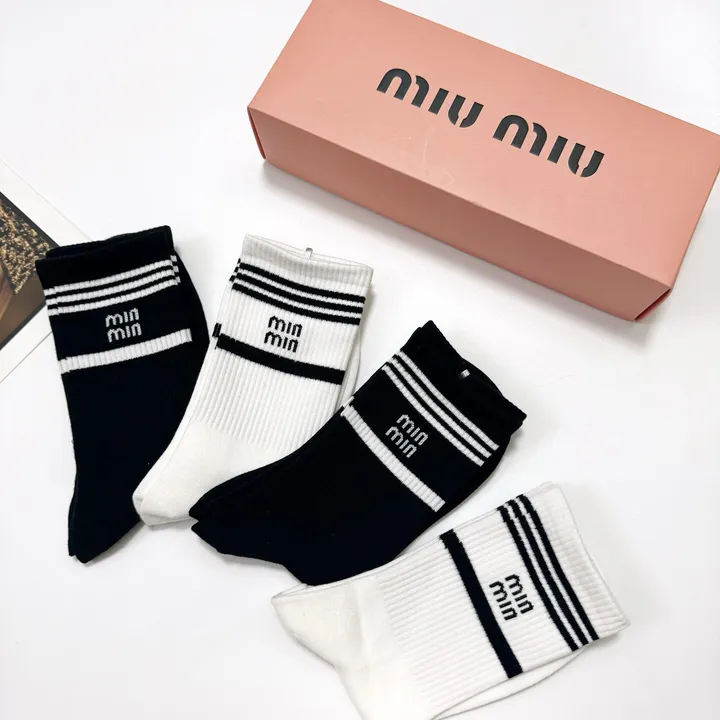 スーパーコピー ミュウミュウ 靴下