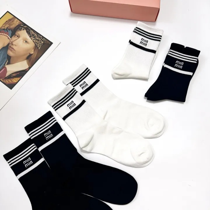 スーパーコピー ミュウミュウ 靴下