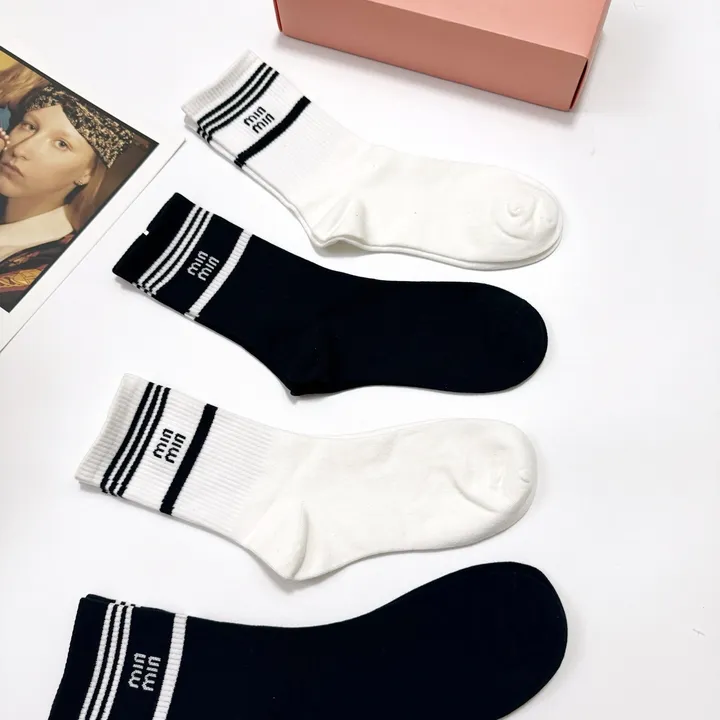 スーパーコピー ミュウミュウ 靴下