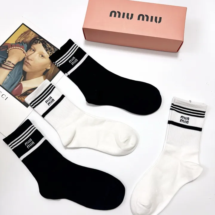 スーパーコピー ミュウミュウ 靴下