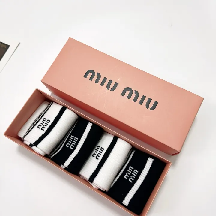 スーパーコピー ミュウミュウ 靴下