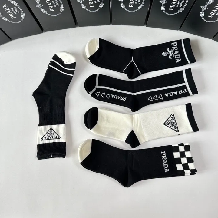 スーパーコピー プラダ 靴下