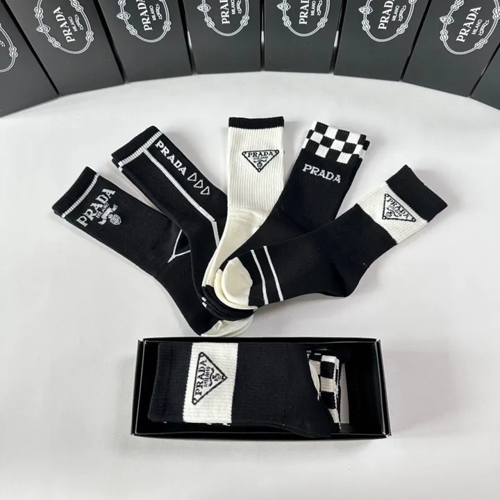 スーパーコピー プラダ 靴下