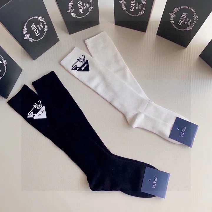スーパーコピー プラダ 靴下