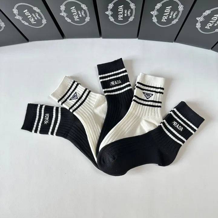 スーパーコピー プラダ 靴下