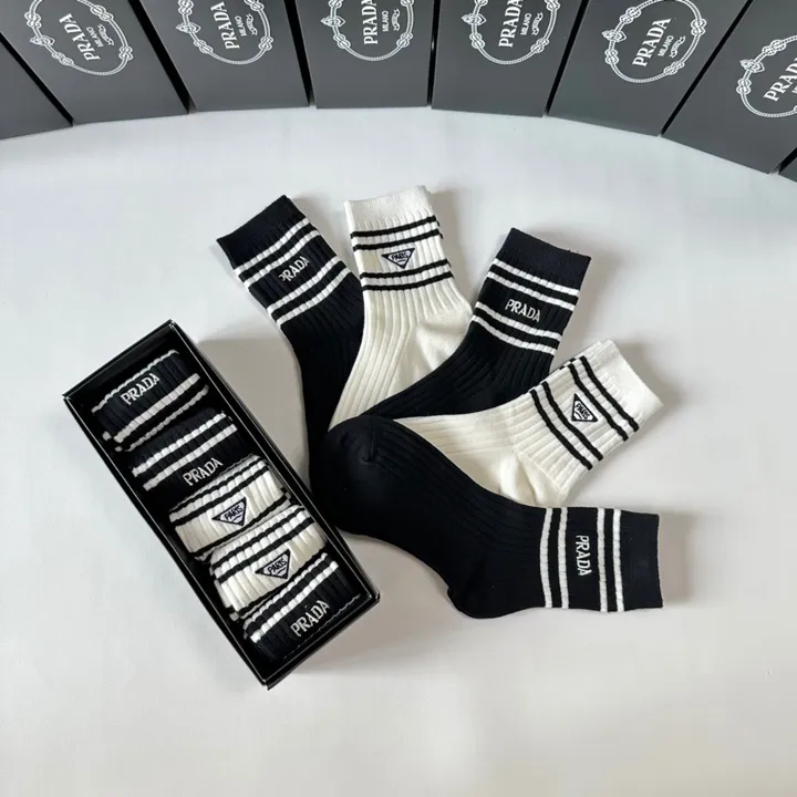 スーパーコピー プラダ 靴下