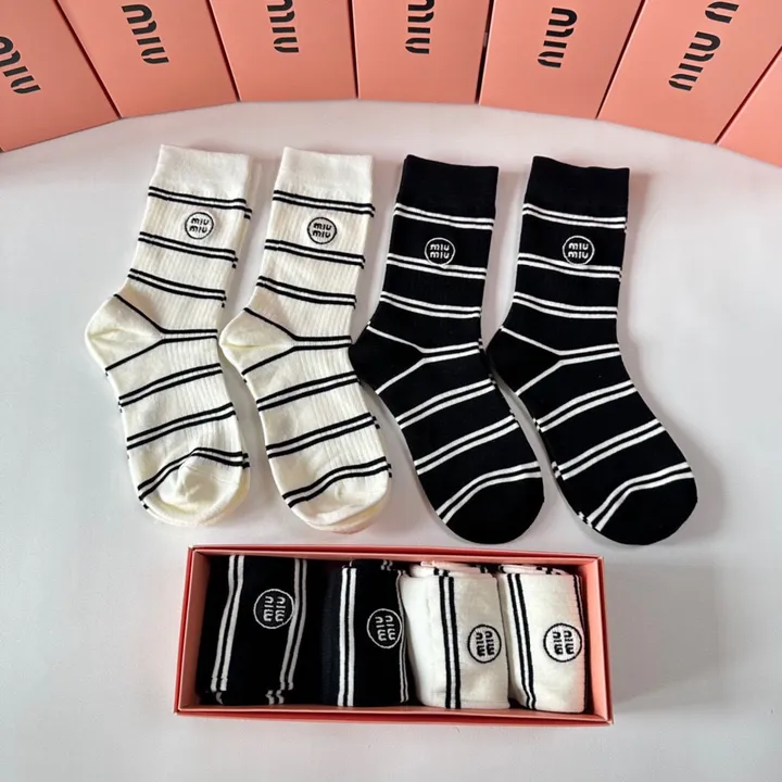 スーパーコピー ミュウミュウ 靴下