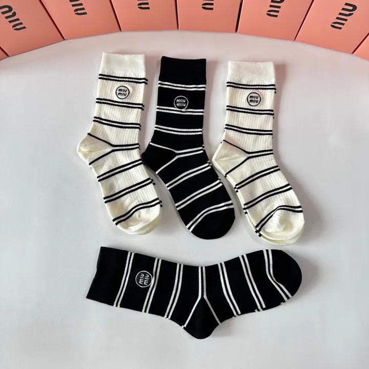 スーパーコピー ミュウミュウ 靴下