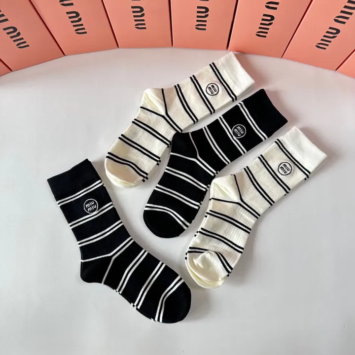 スーパーコピー ミュウミュウ 靴下