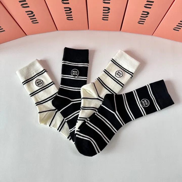 スーパーコピー ミュウミュウ 靴下