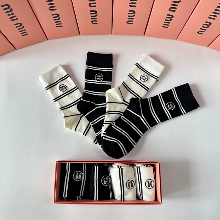 スーパーコピー ミュウミュウ 靴下