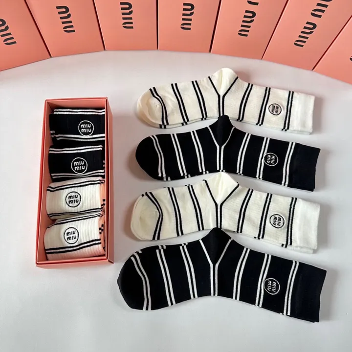 スーパーコピー ミュウミュウ 靴下