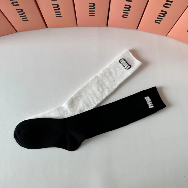 スーパーコピー ミュウミュウ 靴下