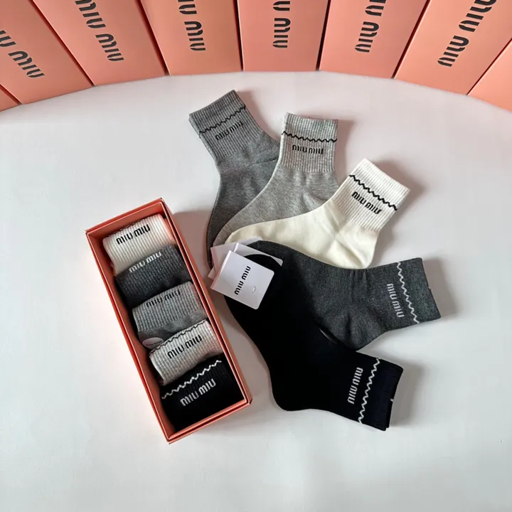 スーパーコピー ミュウミュウ 靴下