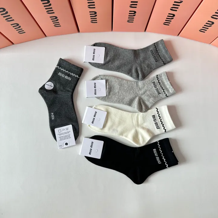 スーパーコピー ミュウミュウ 靴下