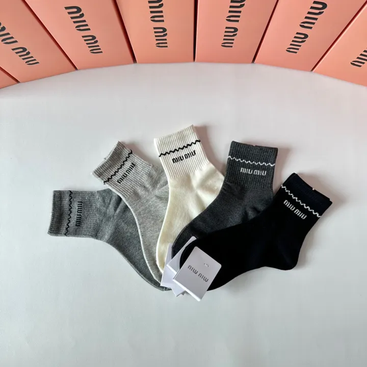 スーパーコピー ミュウミュウ 靴下