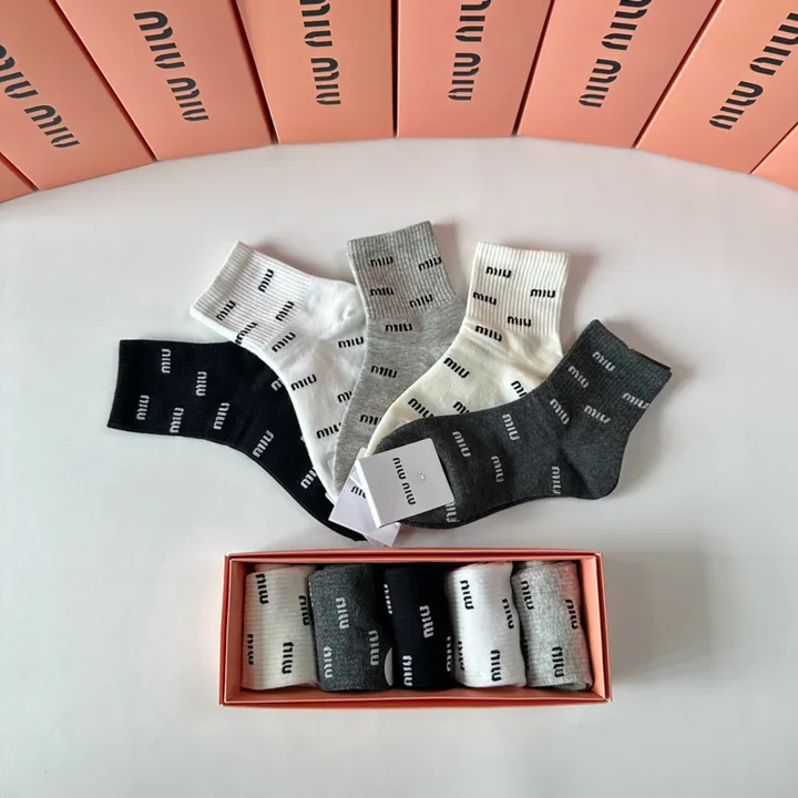 スーパーコピー ミュウミュウ 靴下