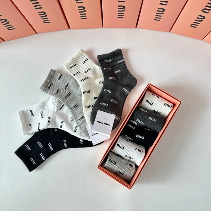 スーパーコピー ミュウミュウ 靴下