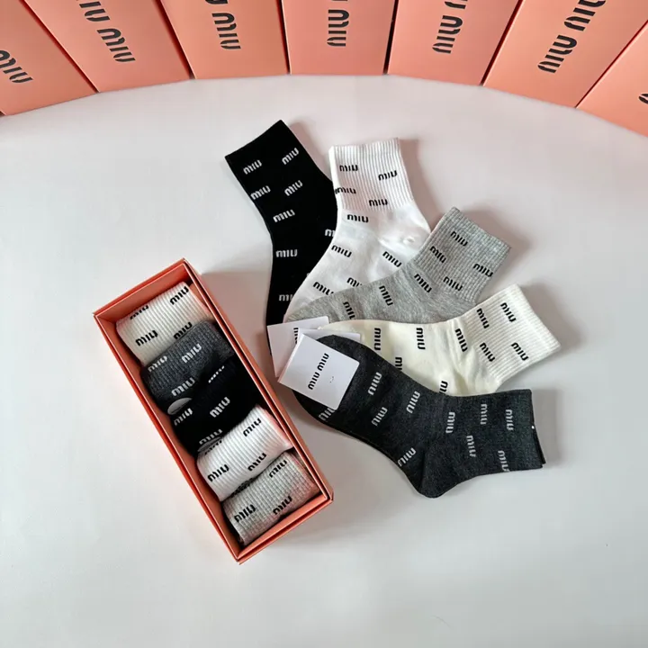 スーパーコピー ミュウミュウ 靴下