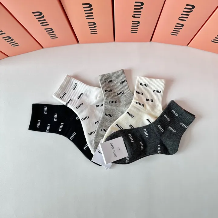 スーパーコピー ミュウミュウ 靴下