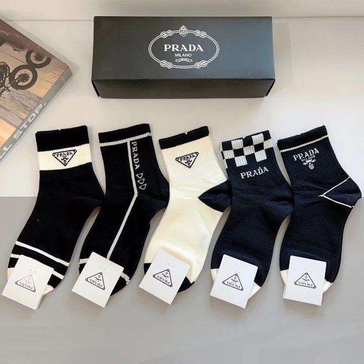 スーパーコピー プラダ 靴下
