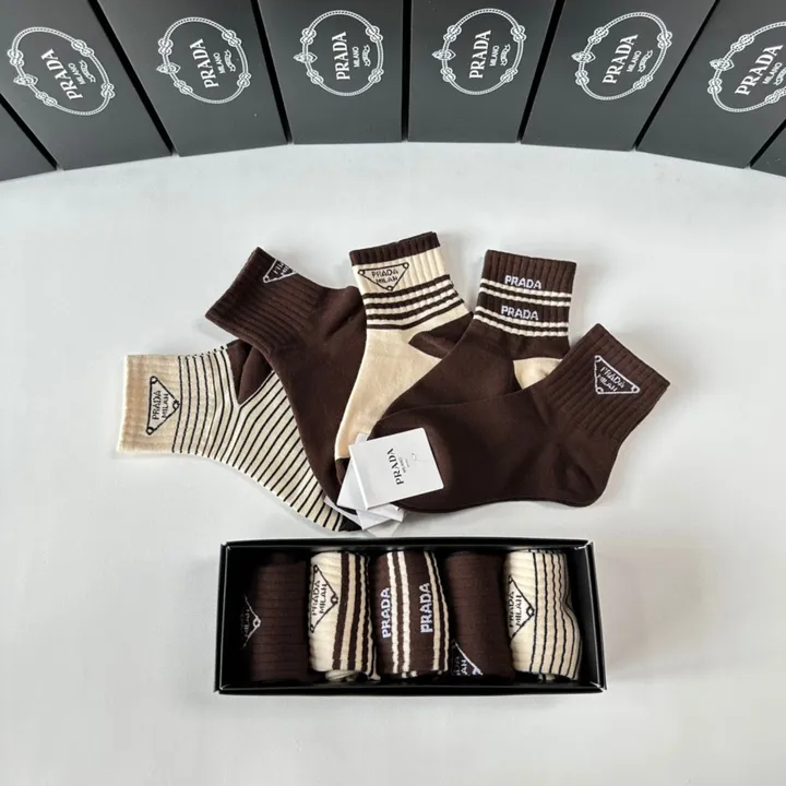 スーパーコピー プラダ 靴下