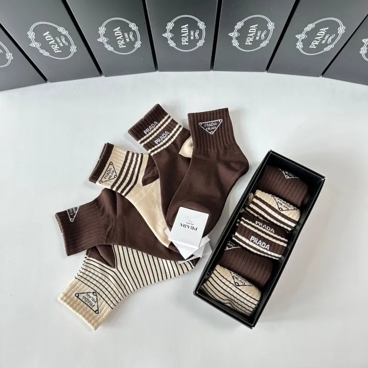 スーパーコピー プラダ 靴下