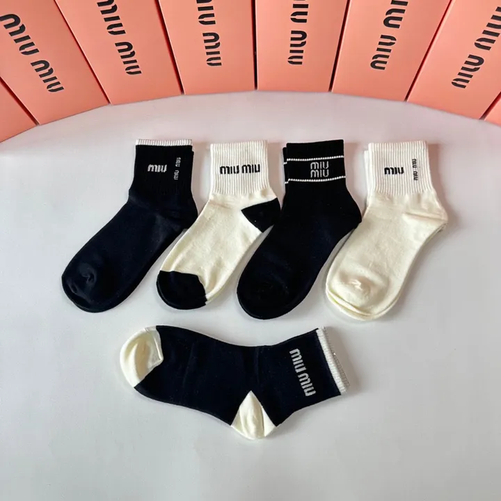 スーパーコピー ミュウミュウ 靴下
