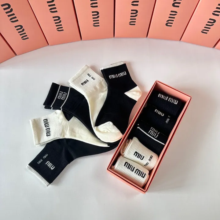 スーパーコピー ミュウミュウ 靴下