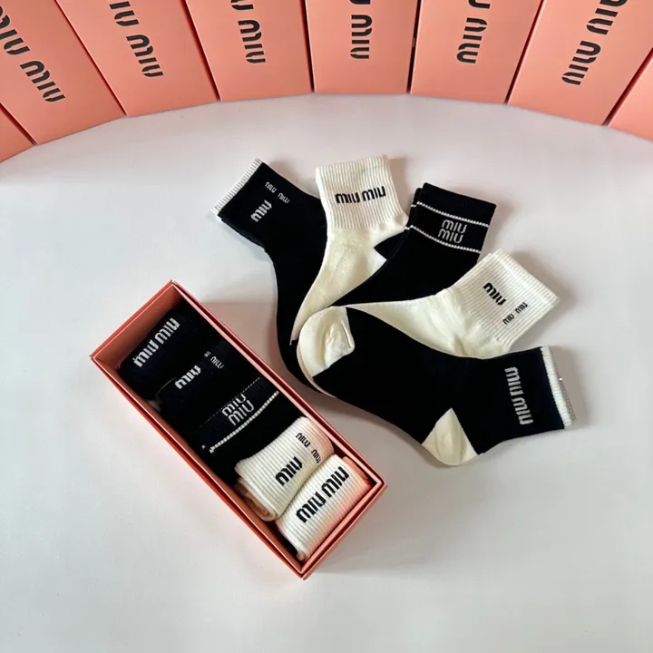 スーパーコピー ミュウミュウ 靴下
