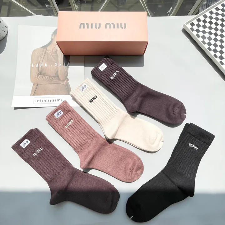 スーパーコピー ミュウミュウ 靴下