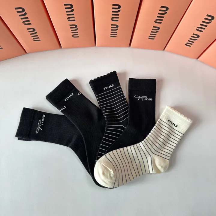 スーパーコピー ミュウミュウ 靴下