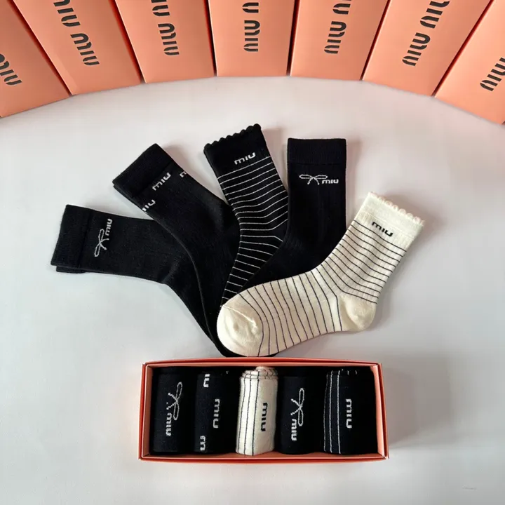 スーパーコピー ミュウミュウ 靴下