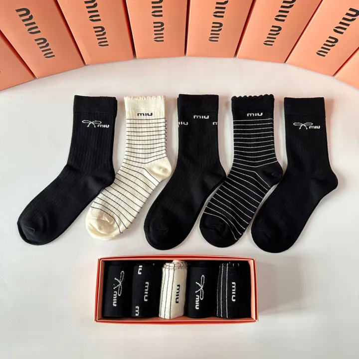 スーパーコピー ミュウミュウ 靴下