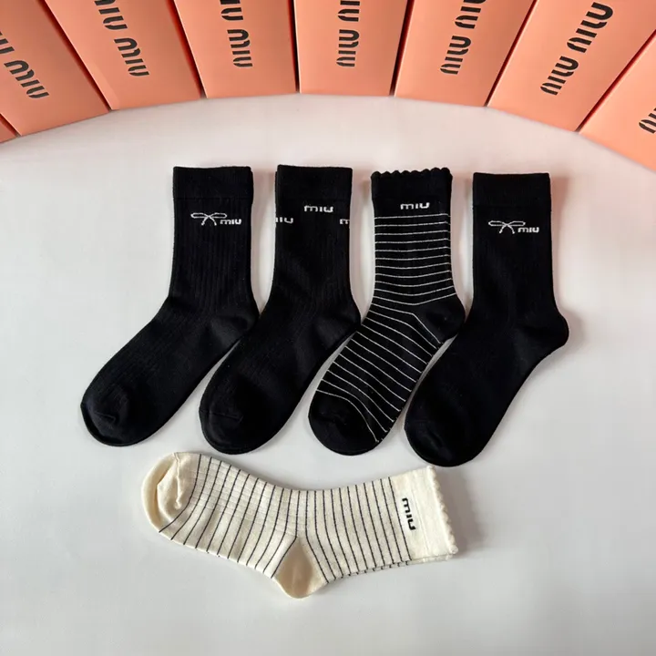 スーパーコピー ミュウミュウ 靴下