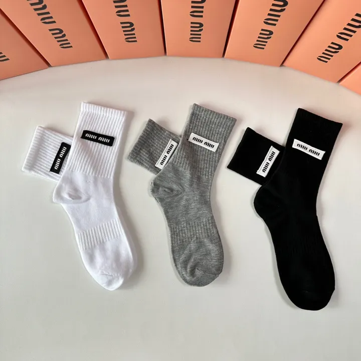 スーパーコピー ミュウミュウ 靴下