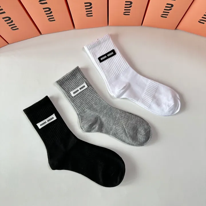 スーパーコピー ミュウミュウ 靴下