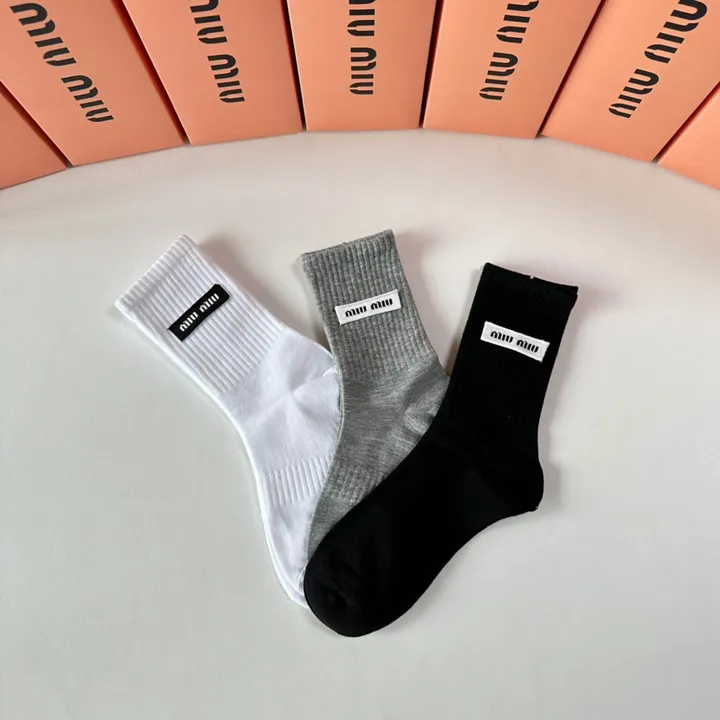 スーパーコピー ミュウミュウ 靴下