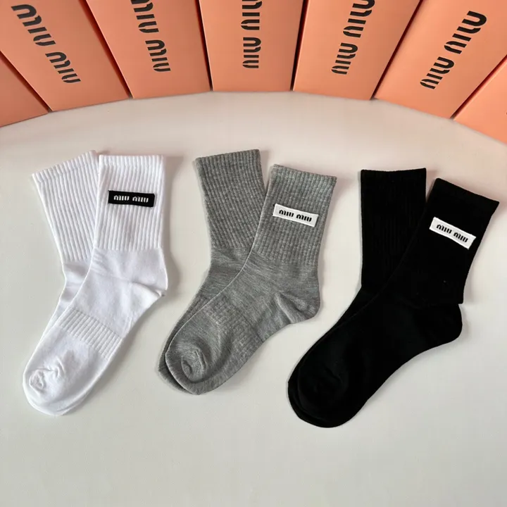 スーパーコピー ミュウミュウ 靴下