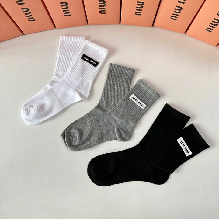 スーパーコピー ミュウミュウ 靴下