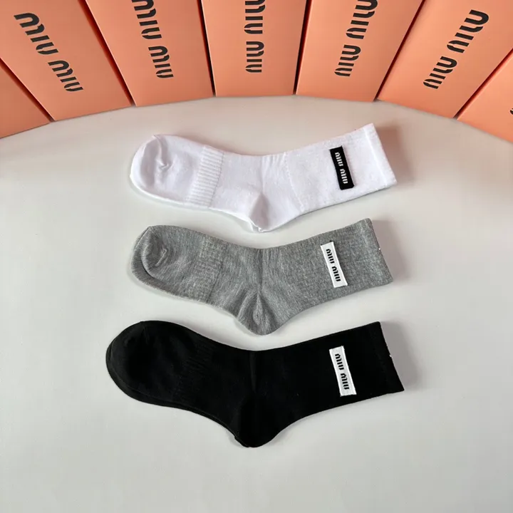 スーパーコピー ミュウミュウ 靴下