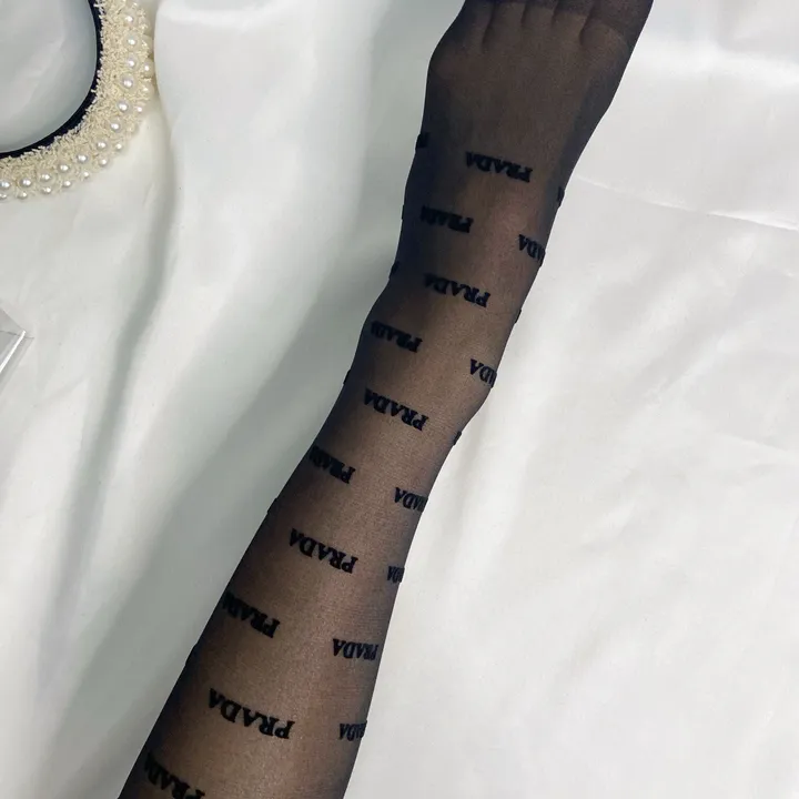 スーパーコピー プラダ 靴下