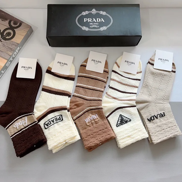 スーパーコピー プラダ 靴下