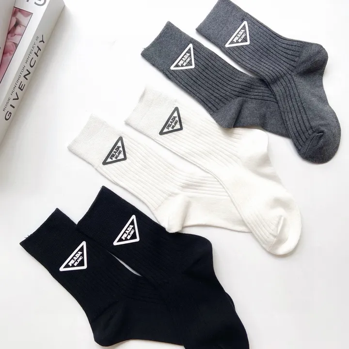 スーパーコピー プラダ 靴下