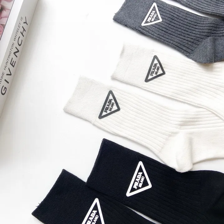 スーパーコピー プラダ 靴下