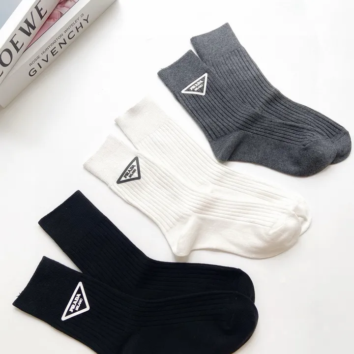 スーパーコピー プラダ 靴下