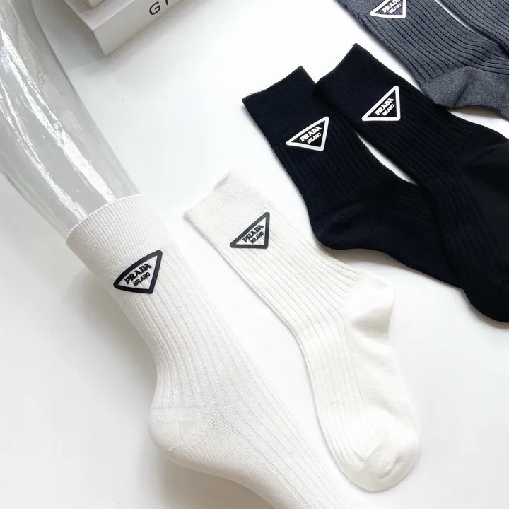 スーパーコピー プラダ 靴下