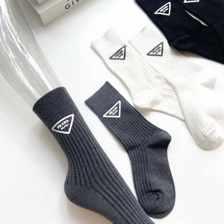 スーパーコピー プラダ 靴下